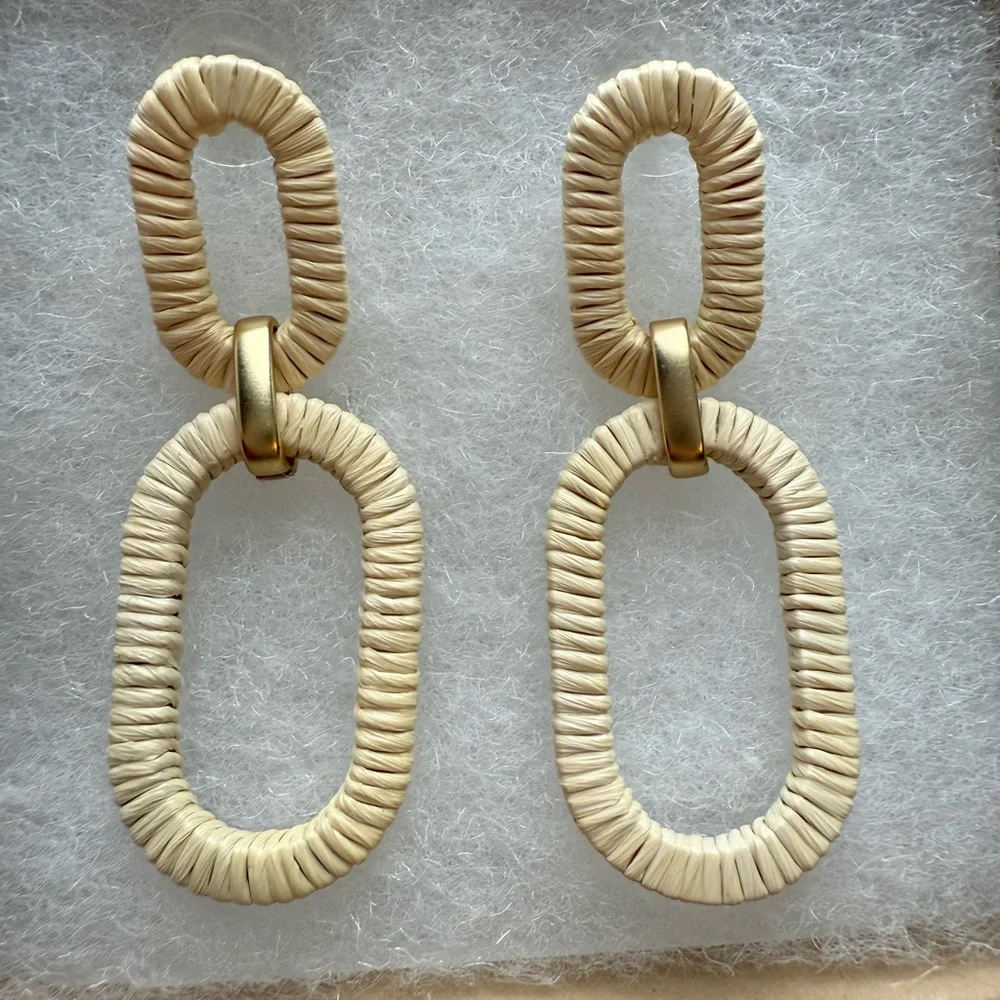 Fashion Jewelry Cream Oval Earrings - Picture 2 of 3